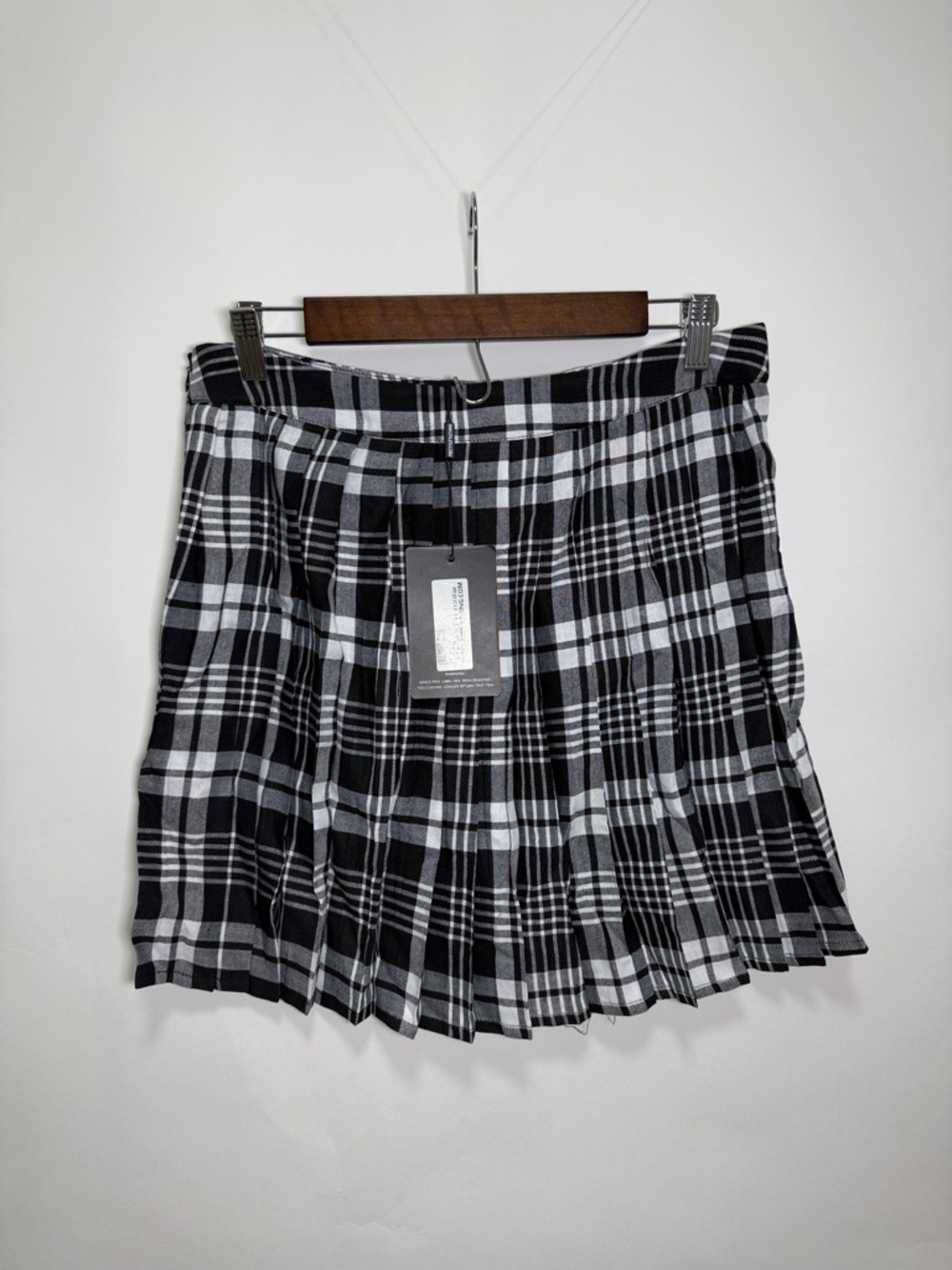 PrettyLittleThing Black & White Plaid Pleated Mini Skirt
